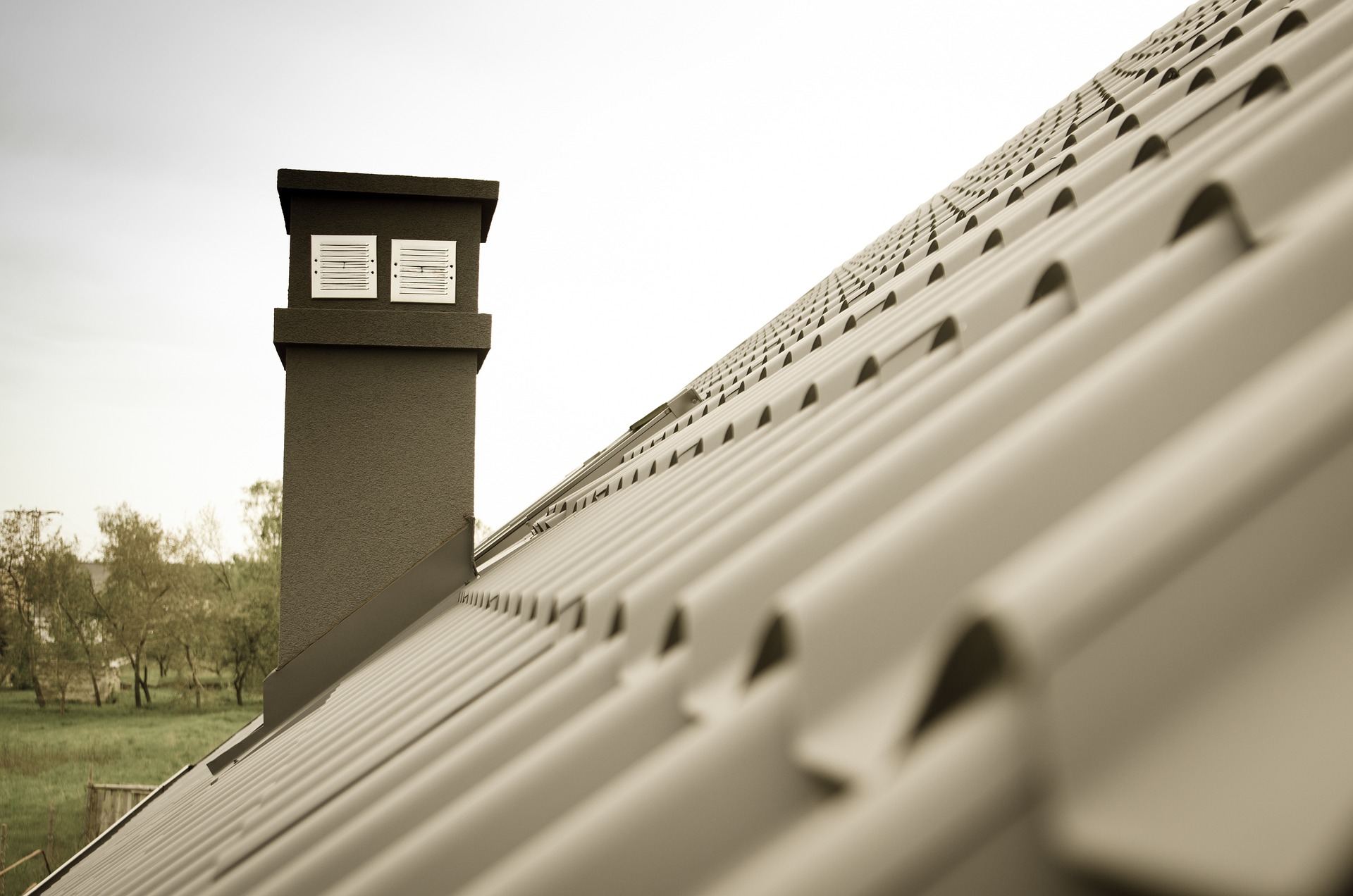 Obróbki blacharskie dachu klucz do pełnej ochrony i estetyki domu